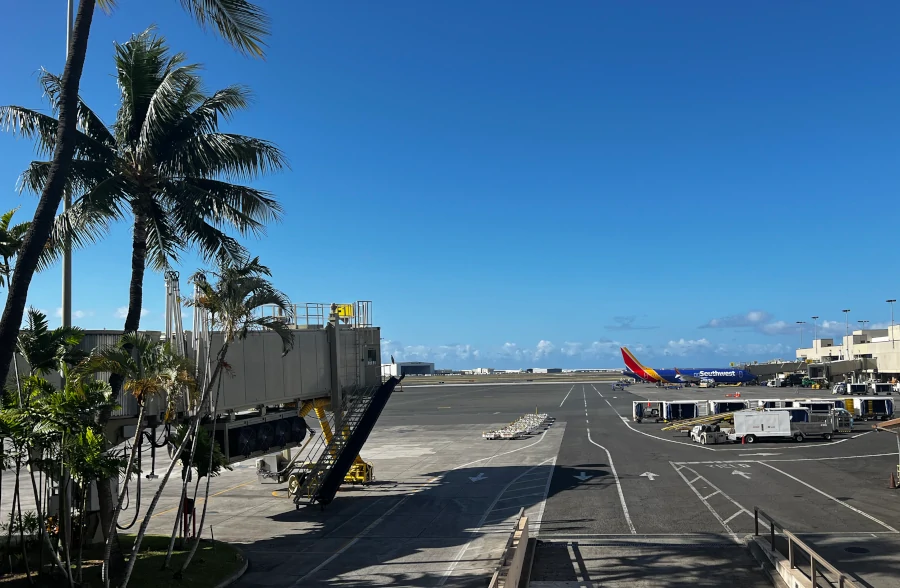 Airplane 2 Honolulu Airport